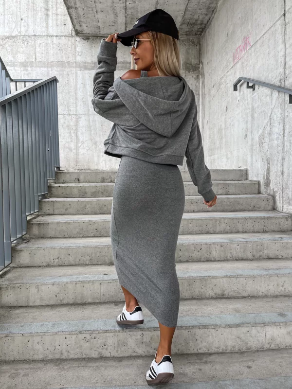 Ensemble élégant de robe en maille et de pull Claire