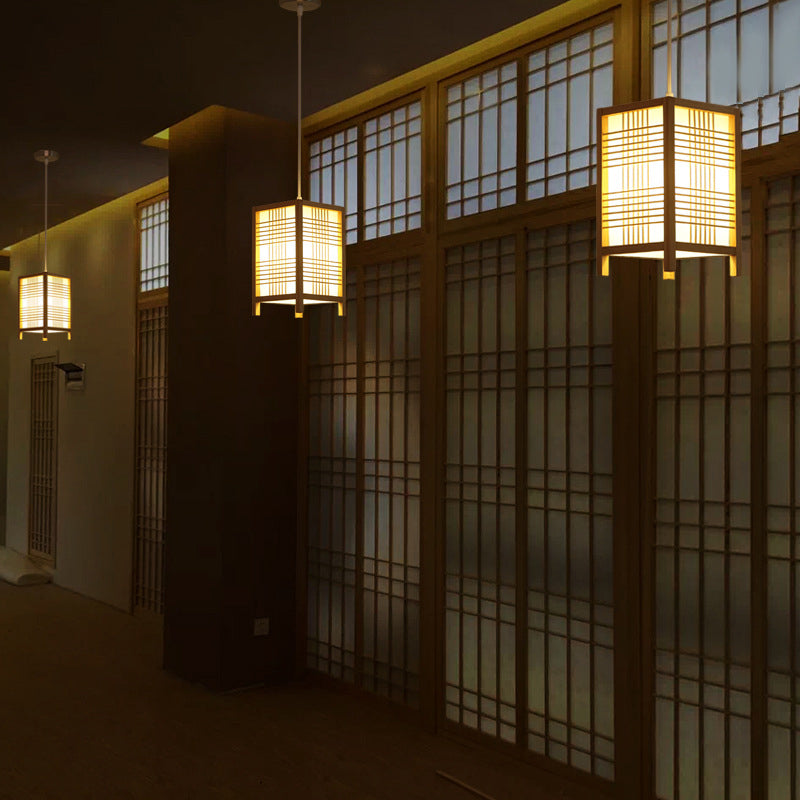 Lanterne en bois japonaise artisanale TranquilGlow – Lumière ambiante pour des espaces paisibles