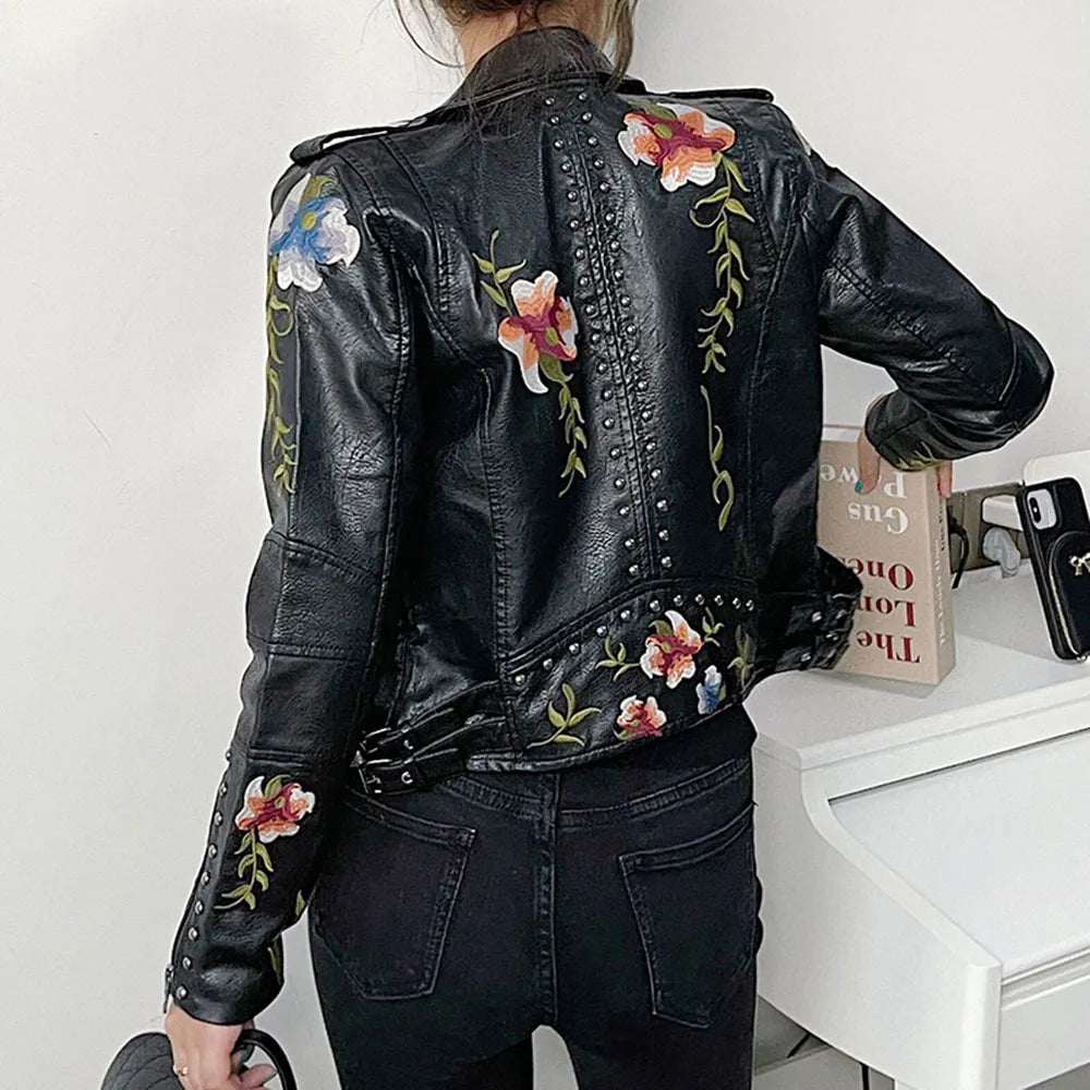 Veste en cuir vegan élégante Flora avec clous et fermeture éclair