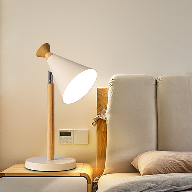 NordicGlow – Lampe rustique moderne au design conique