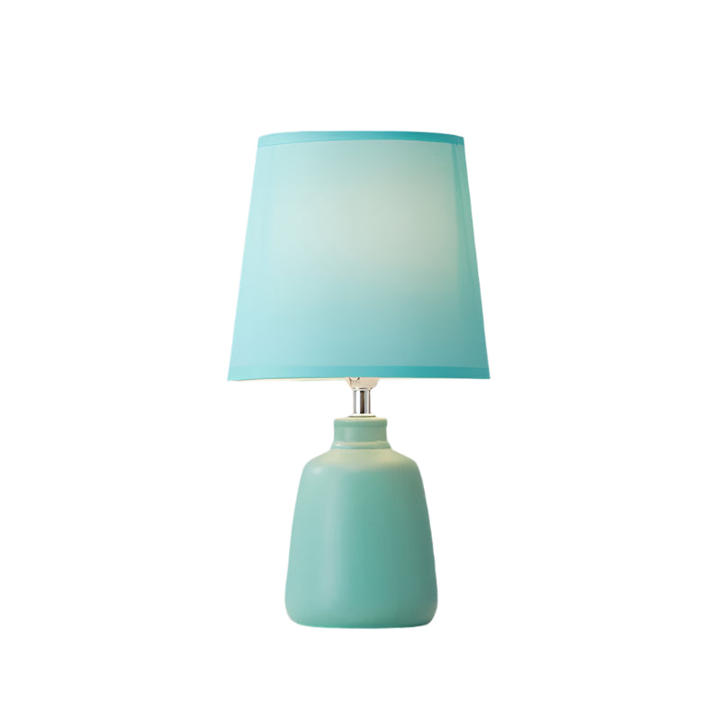 Lunavase – Lampe en tissu douce conique avec pied en céramique