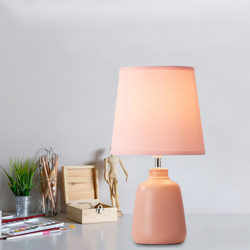 Lunavase – Lampe en tissu douce conique avec pied en céramique