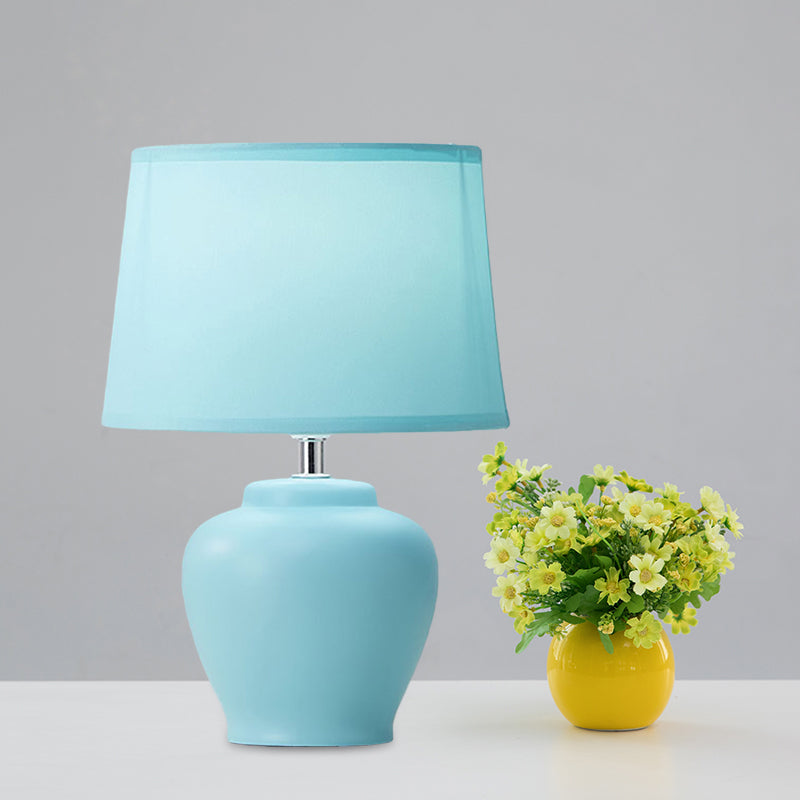 Lunavase – Lampe en tissu douce conique avec pied en céramique