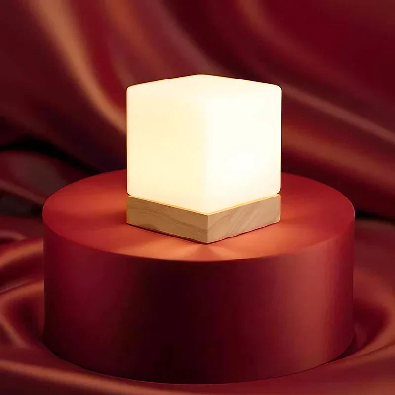 LumoCube - Lampe de table en forme de cube avec pied en bois léger