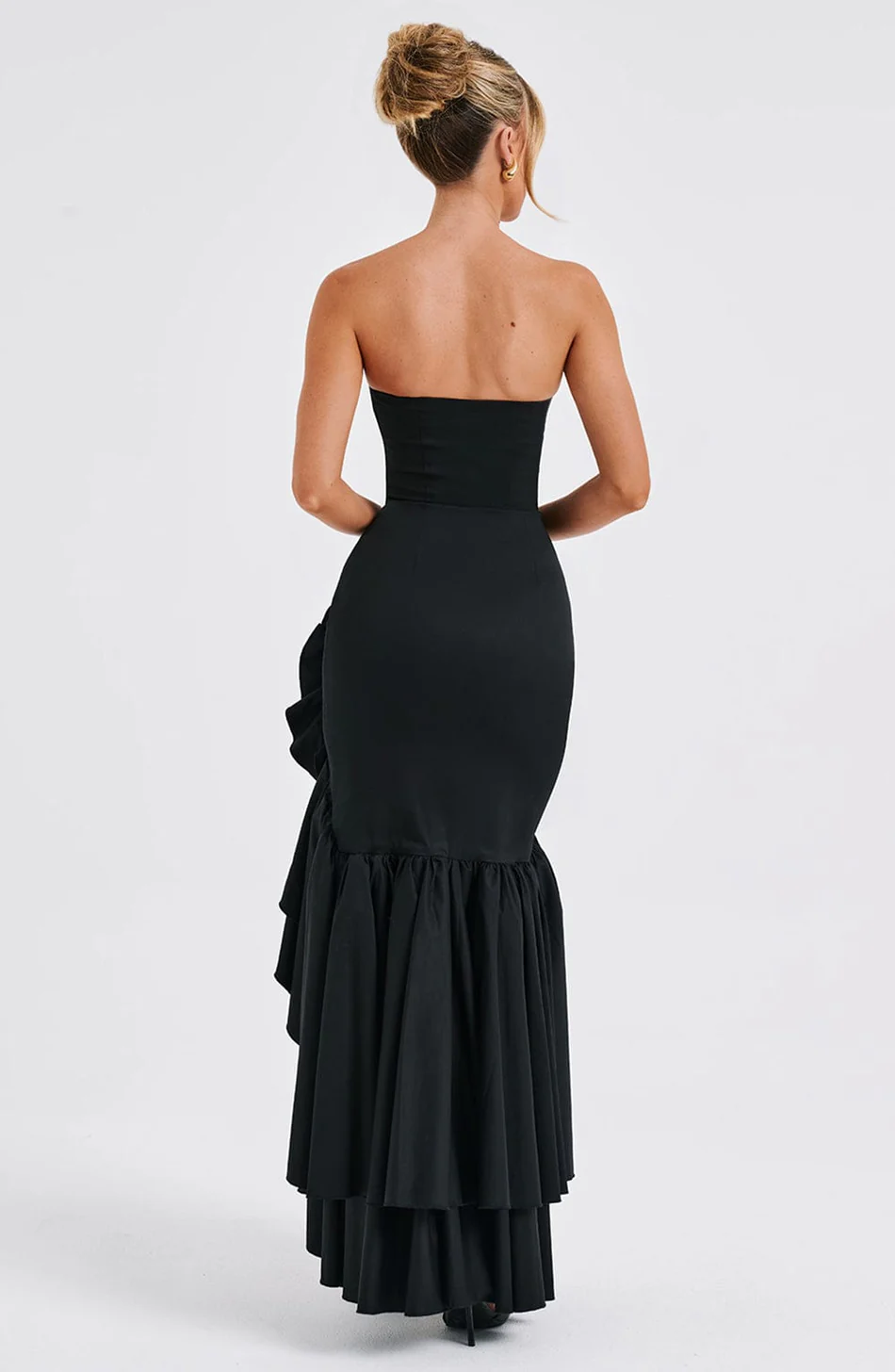 Robe à volants à fente haute Rosheen avec une touche d'élégance