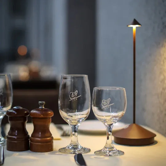 LumaGlow - Lampe de bureau LED minimaliste et écoénergétique