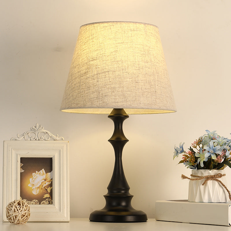 Lampe de table SoftGlow avec abat-jour en tissu - Lampe de bureau moderne et minimaliste