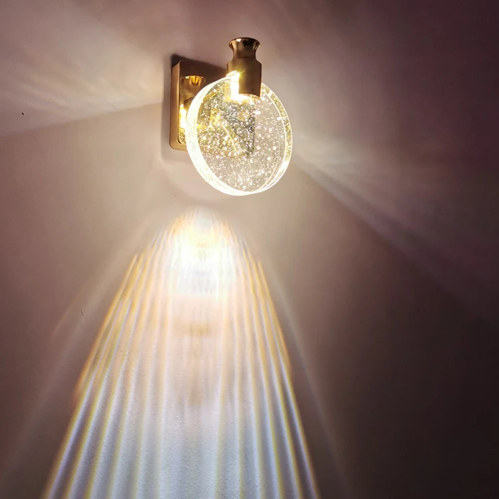 LumeGlow - Élégante lampe murale en forme de goutte d'eau