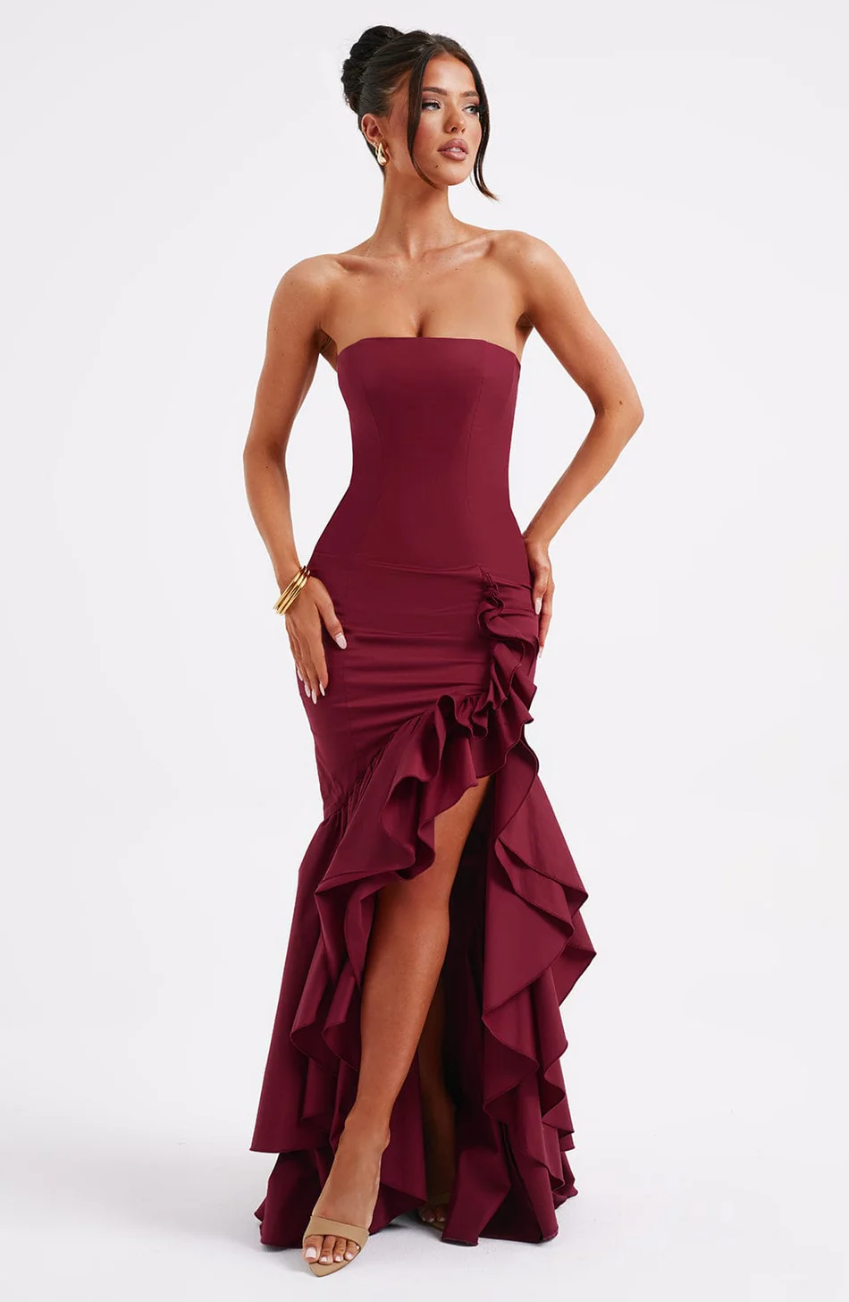 Robe à volants à fente haute Rosheen avec une touche d'élégance