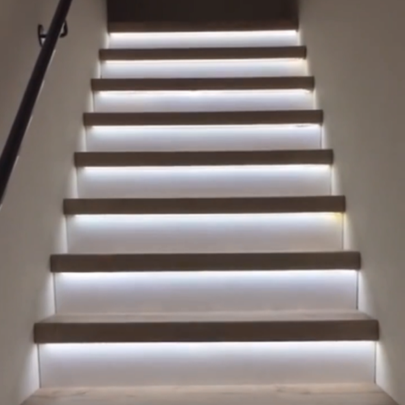 GlowGuard - Lampe LED intelligente à détection de mouvement
