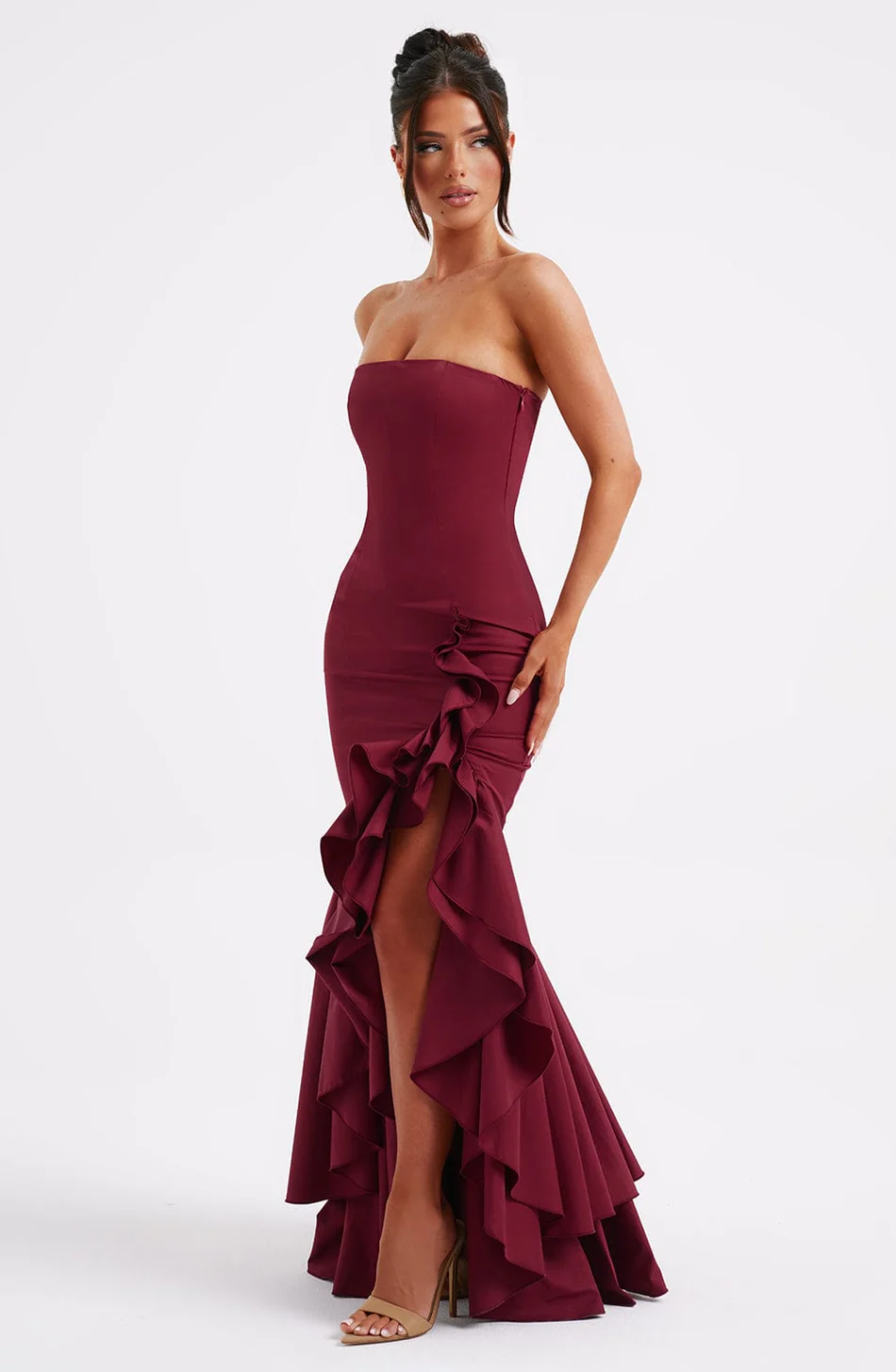 Robe à volants à fente haute Rosheen avec une touche d'élégance