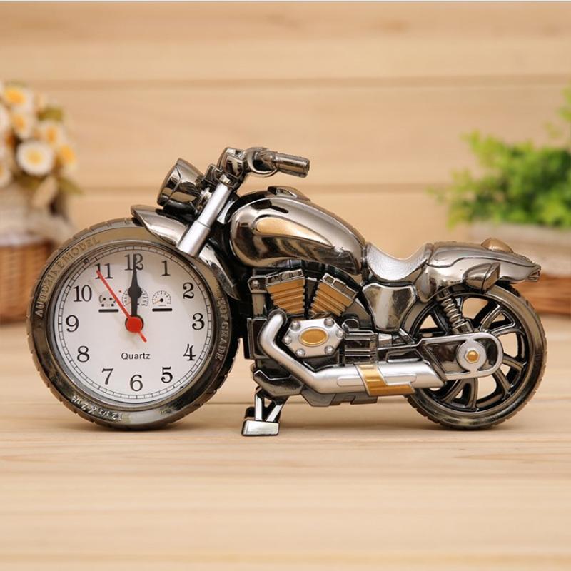 Montre à quartz style vintage pour moto