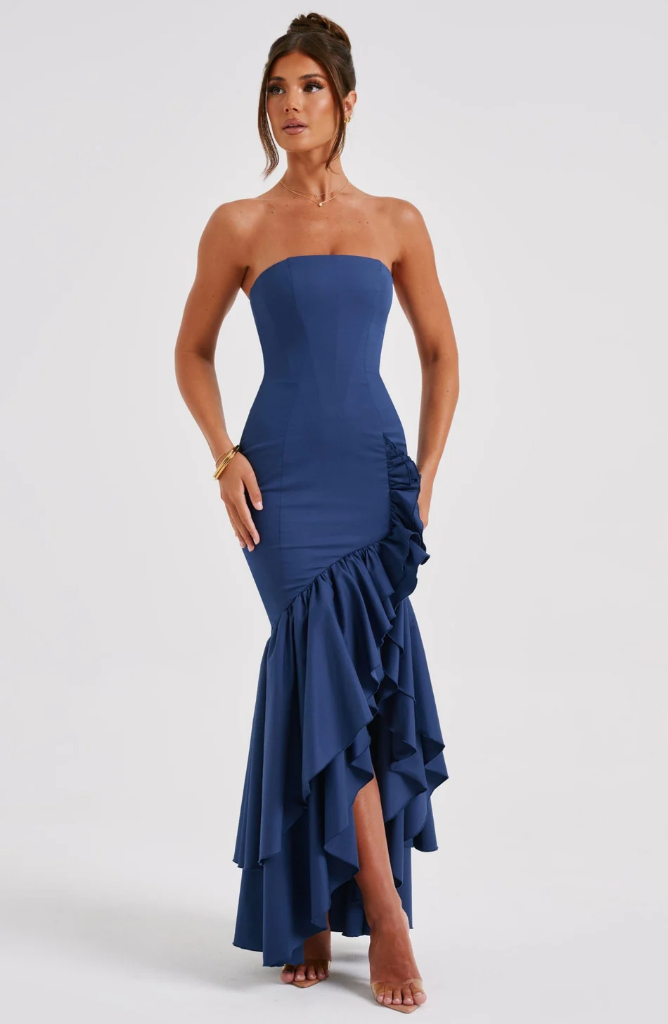 Robe à volants à fente haute Rosheen avec une touche d'élégance