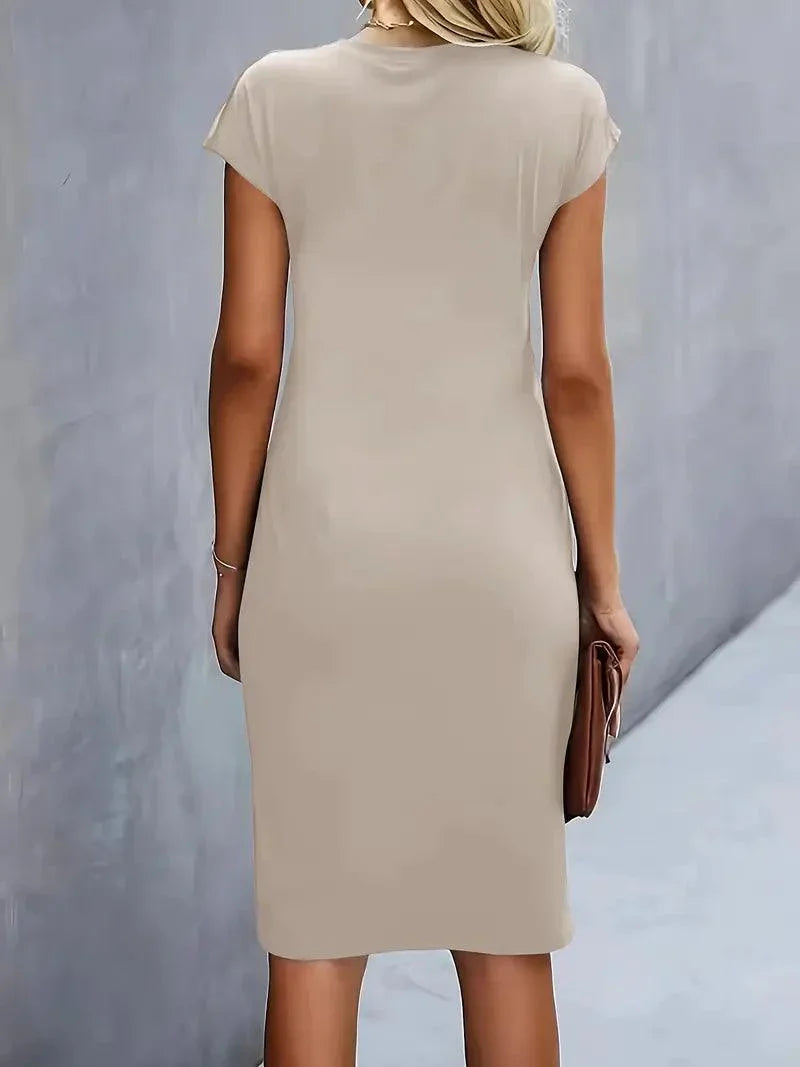 Robe Emilia Taille Petite avec Col Rond – Élégante et Tendance Intemporelle