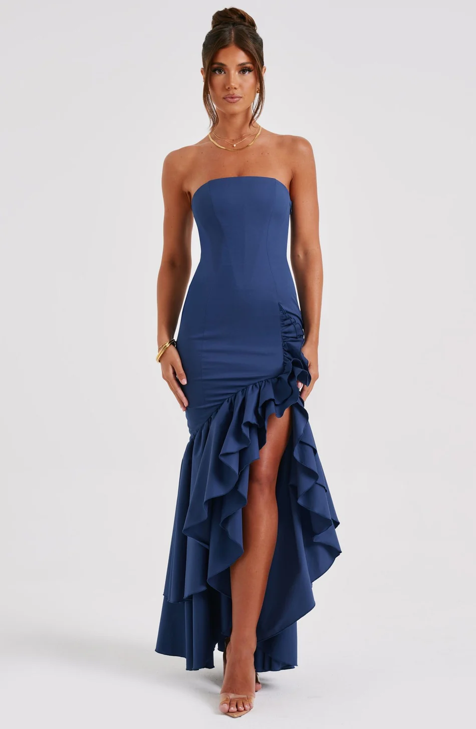 Robe à volants à fente haute Rosheen avec une touche d'élégance