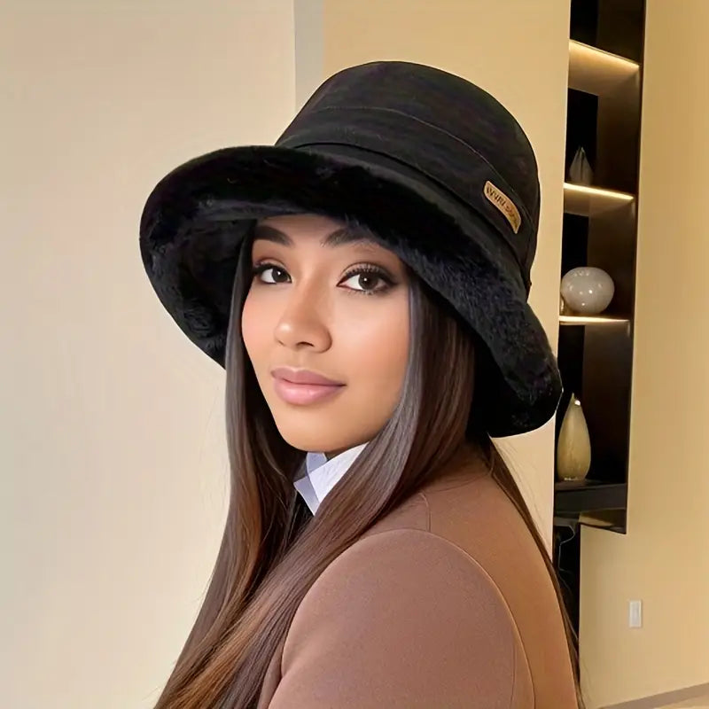 Veronica - Chapeau chic avec bord en fausse fourrure de luxe