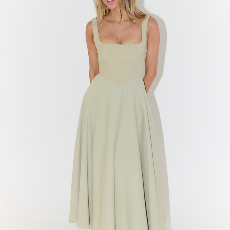 Sofia – Robe Midi Sans Manches avec Encolure Carrée