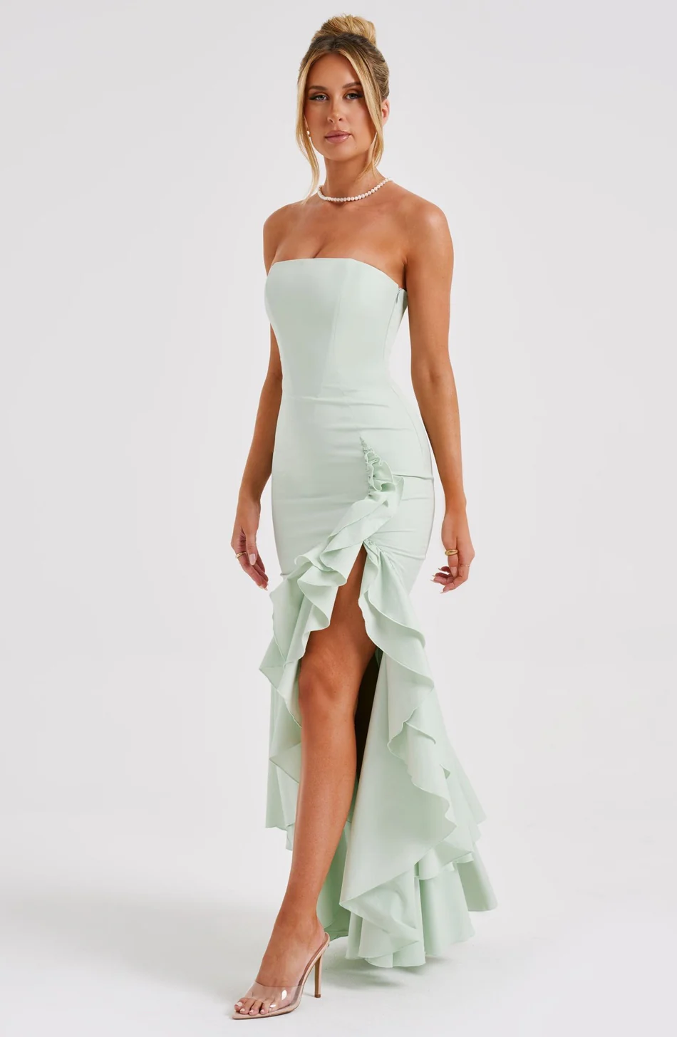 Robe à volants à fente haute Rosheen avec une touche d'élégance