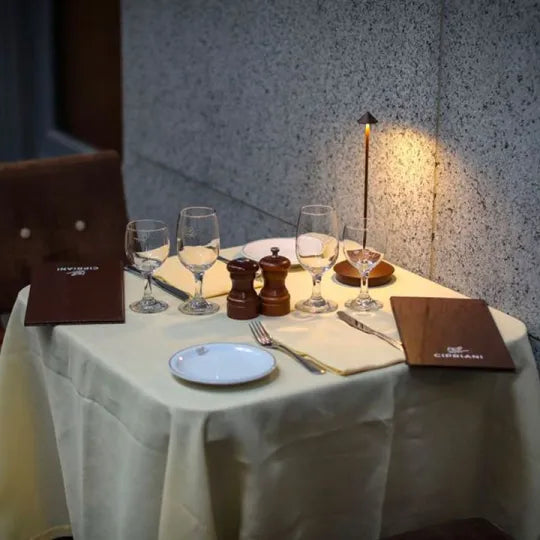 LumaGlow - Lampe de bureau LED minimaliste et écoénergétique