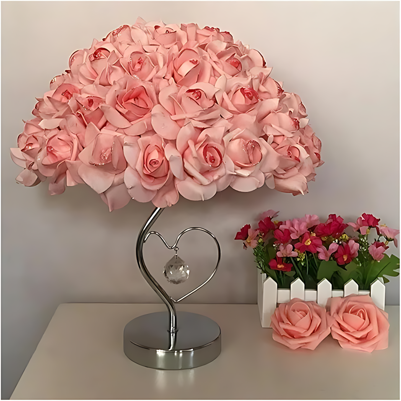 RoseLuxe - Lampe décorative élégante avec support en argent