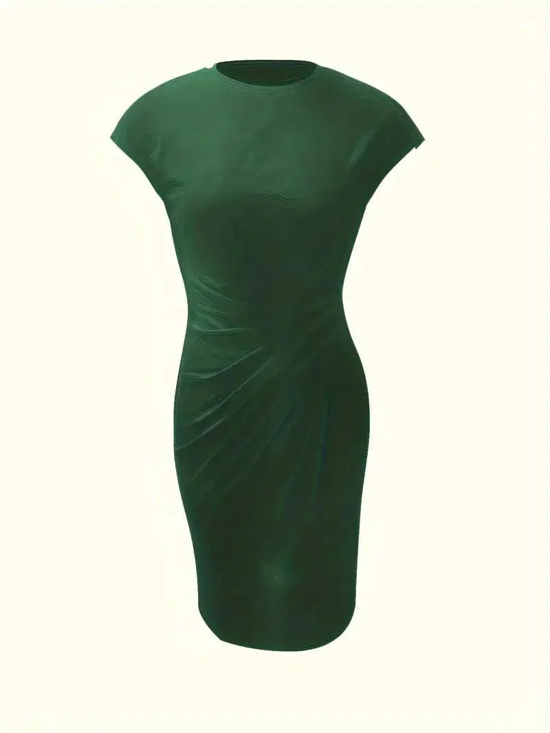 Robe Emilia Taille Petite avec Col Rond – Élégante et Tendance Intemporelle