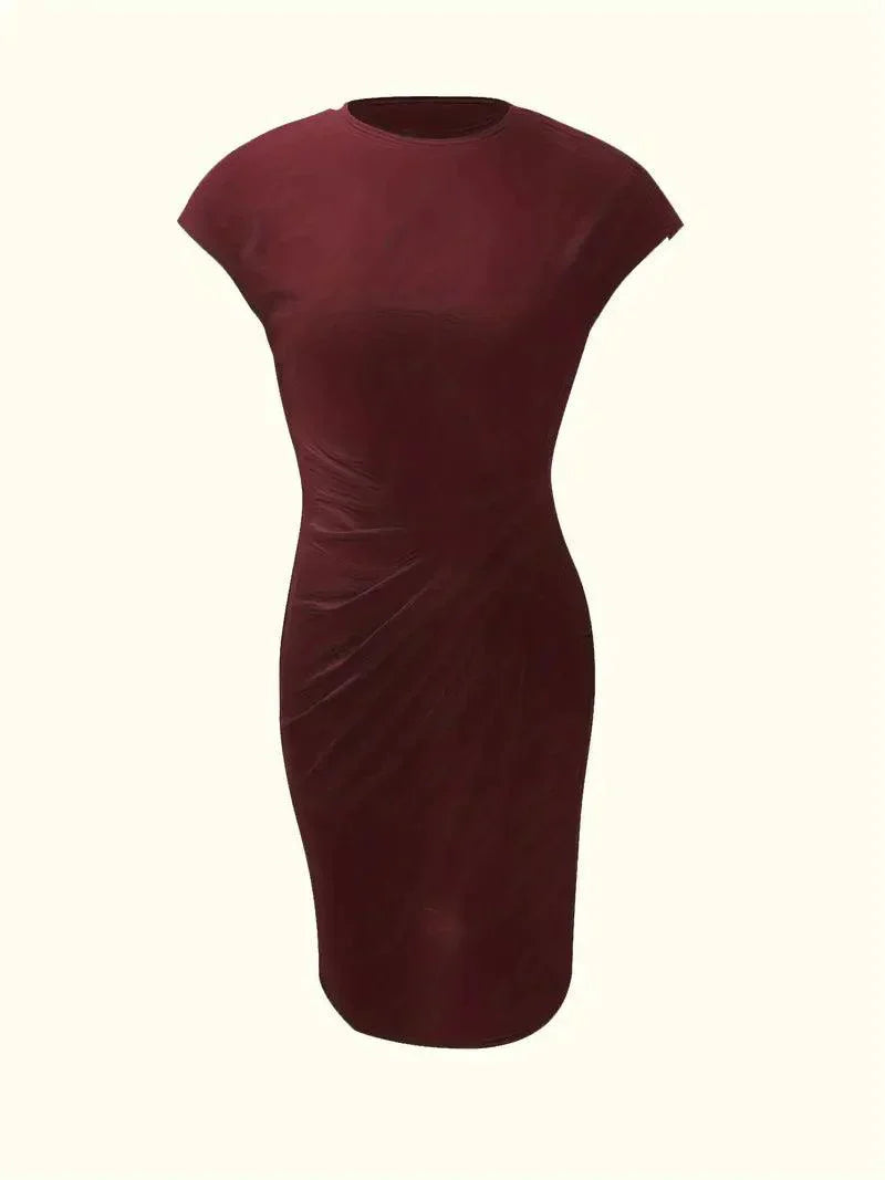 Robe Emilia Taille Petite avec Col Rond – Élégante et Tendance Intemporelle