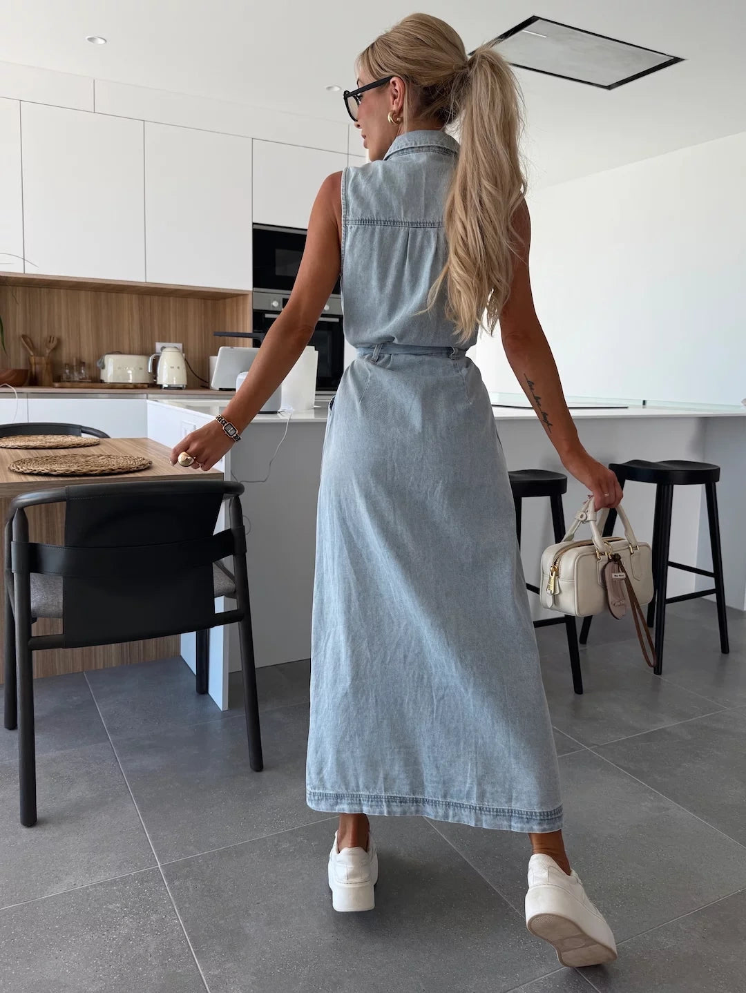 Elisara - Robe longue sans manches avec ceinture à la taille