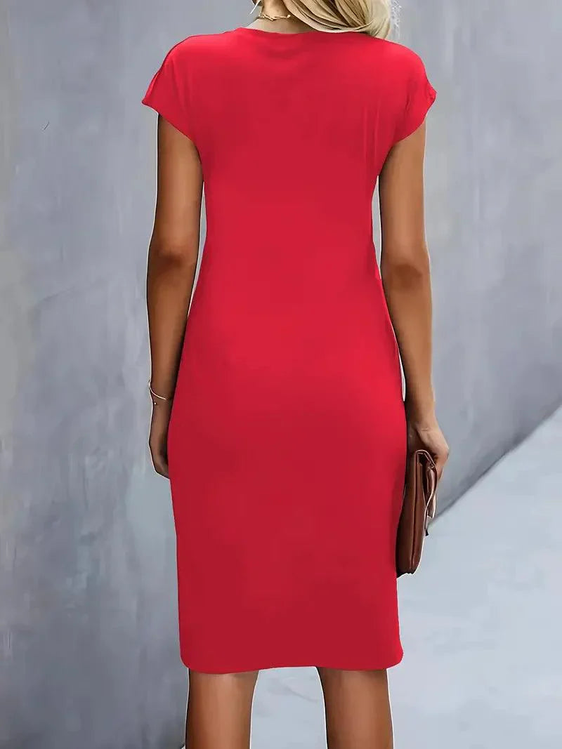 Robe Emilia Taille Petite avec Col Rond – Élégante et Tendance Intemporelle