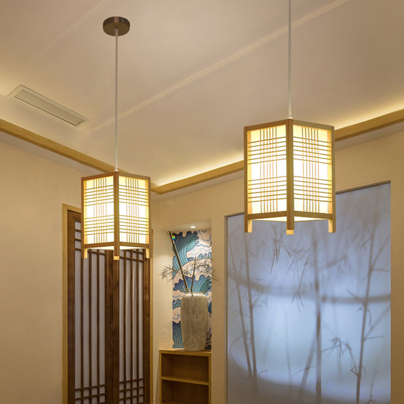 Lanterne en bois japonaise artisanale TranquilGlow – Lumière ambiante pour des espaces paisibles