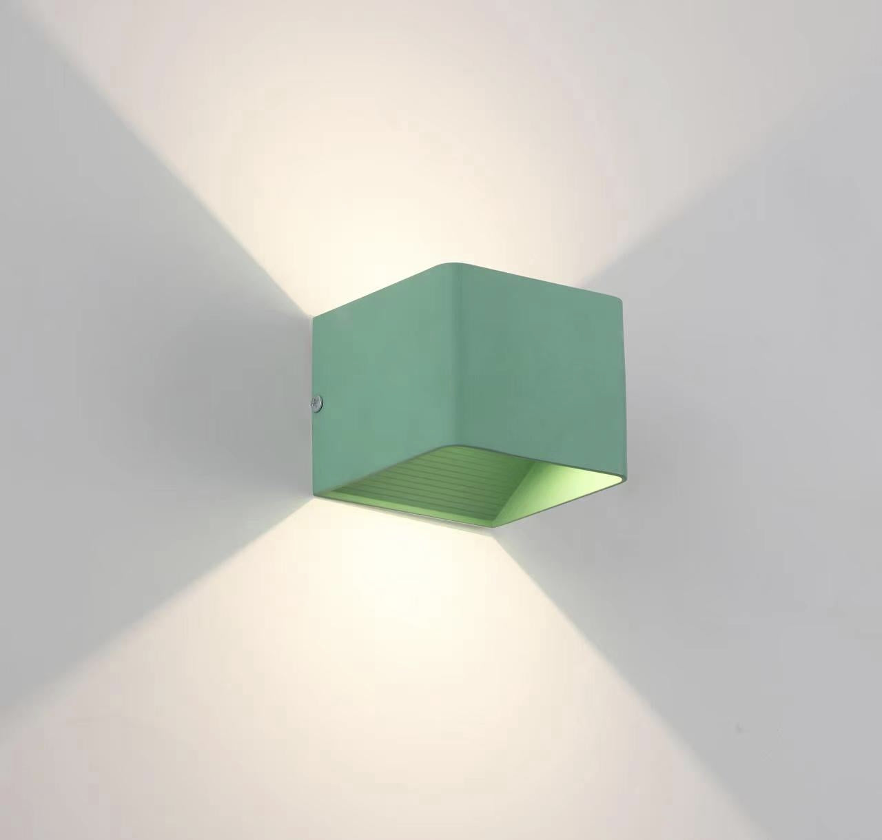 Plafonnier carré au design unique