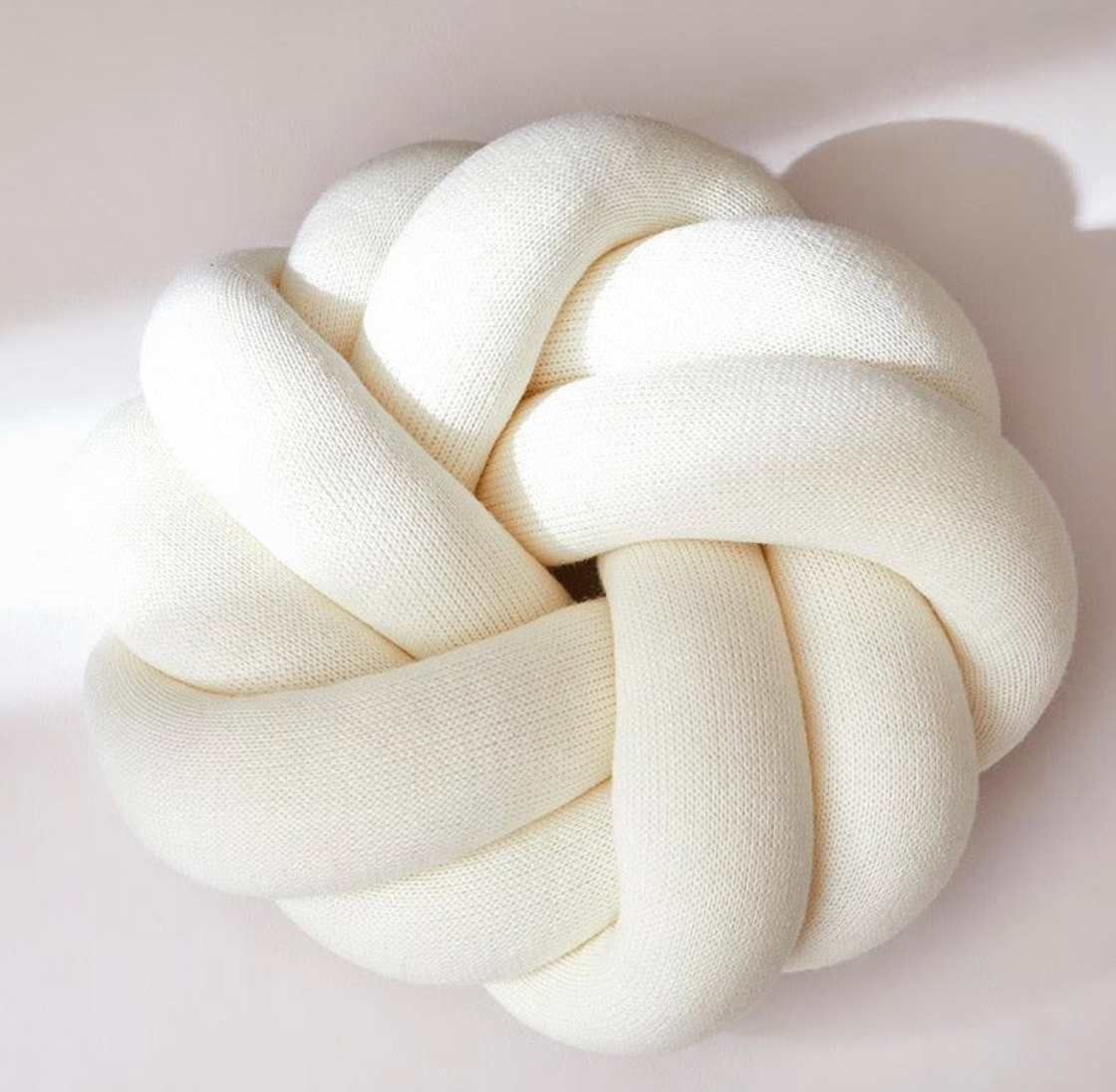 Coussin à nœud tissé chic pour un confort moderne
