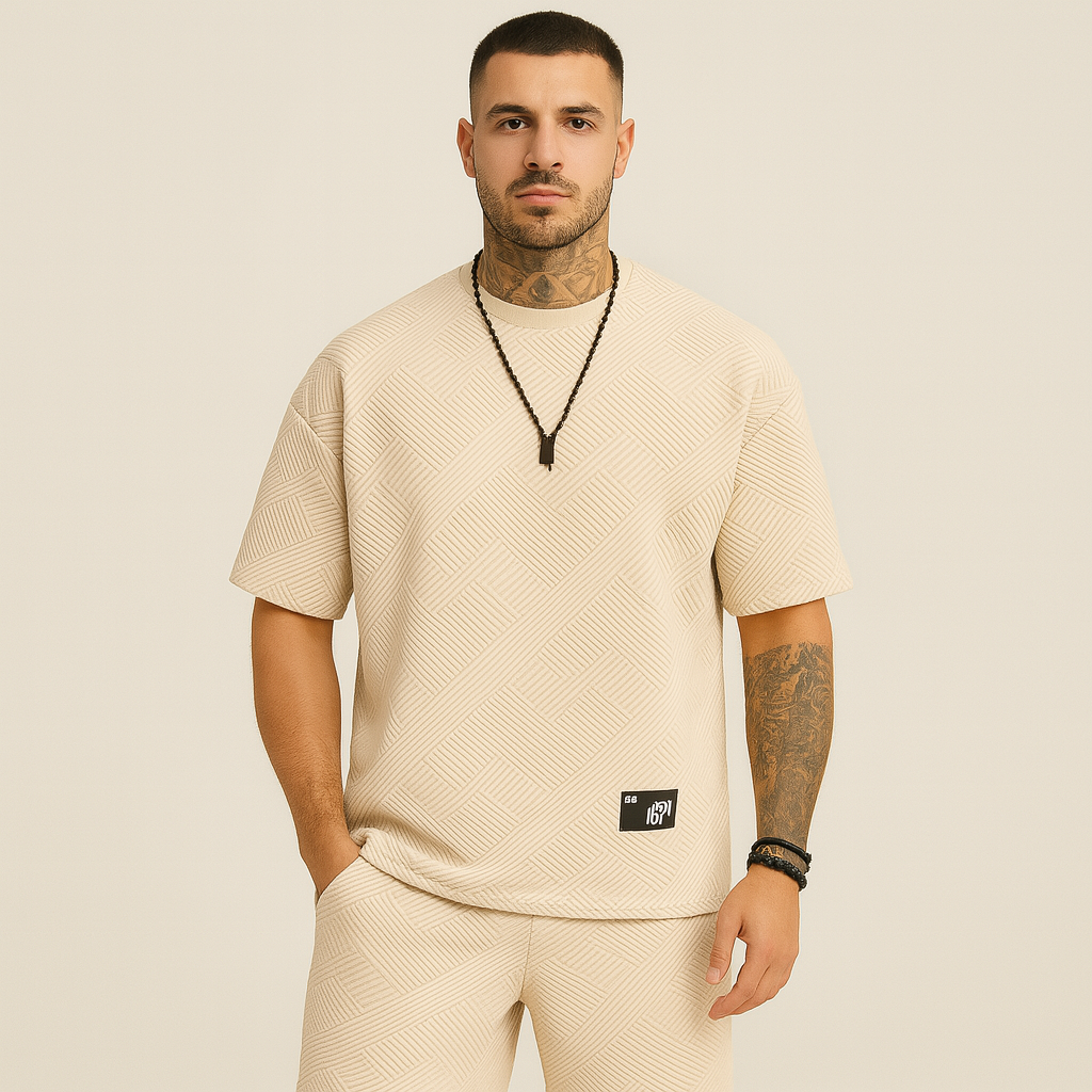 Ensemble structuré pour hommes en deux pièces – haut à manches courtes avec col rond et short jacquard assorti