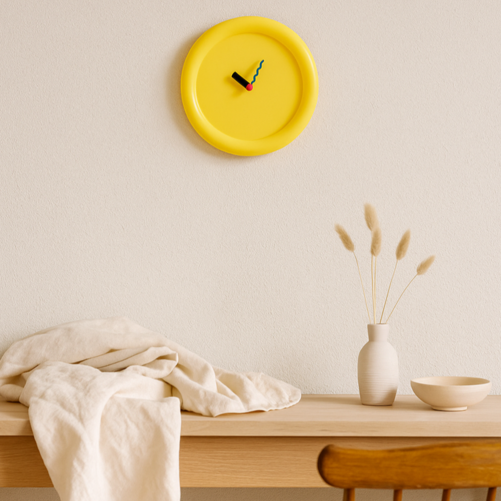 TimePop – Horloge géométrique colorée dans le style Memphis avec un design artistique audacieux