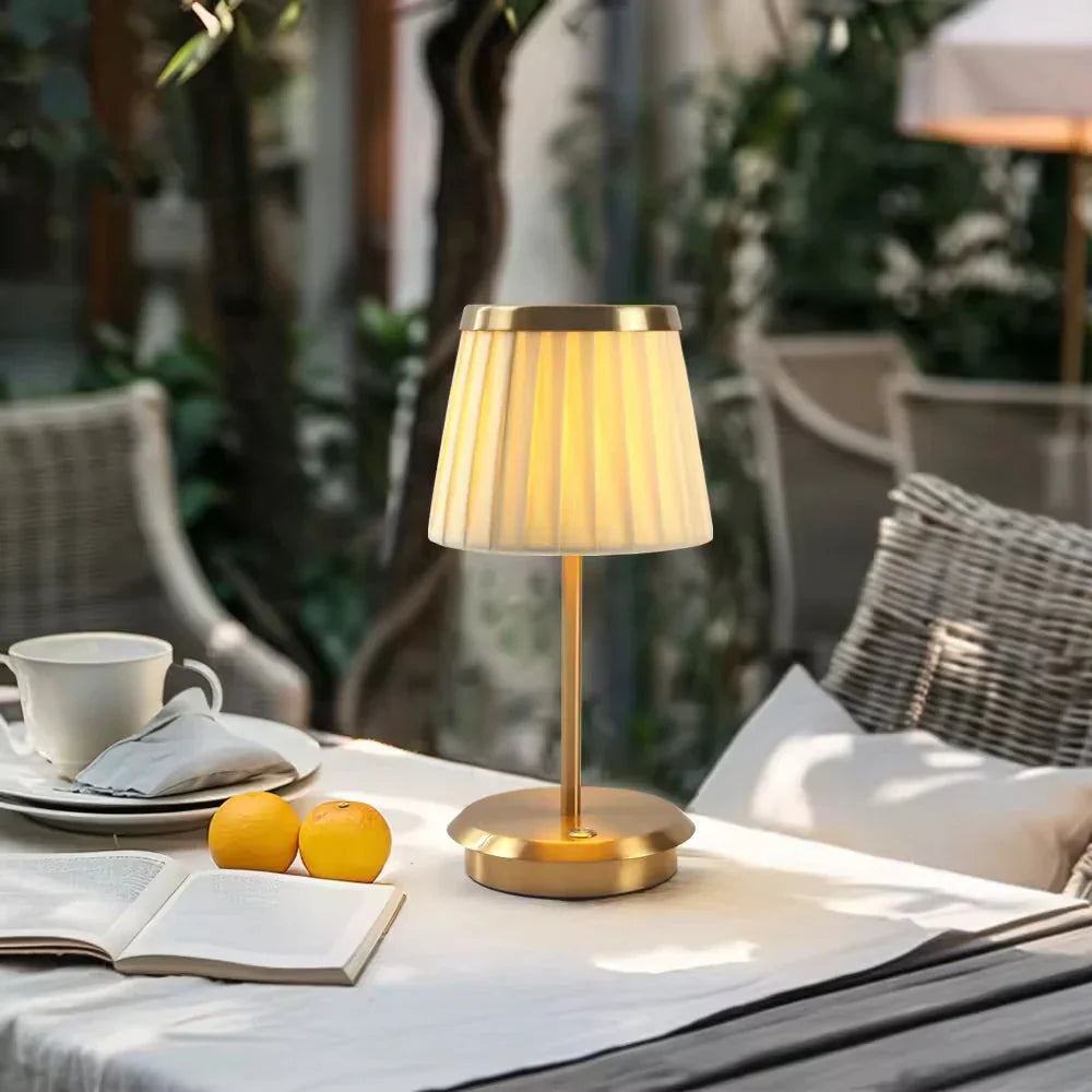 GleamTone - Élégante lampe de table plissée