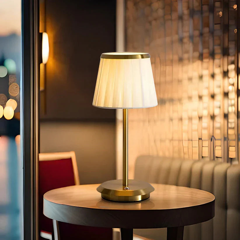 GleamTone - Élégante lampe de table plissée