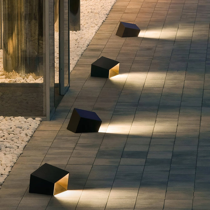 LumeCube – Lampe de jardin solaire moderne