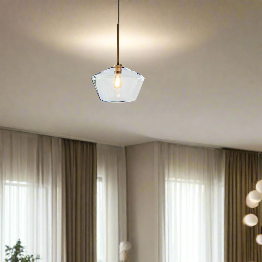 LumaGlow - Pendentif élégant en verre clair avec finition en laiton
