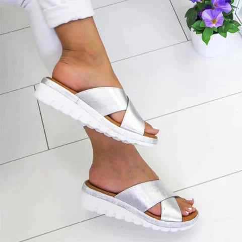 Tarah - Sandales fines avec des brides croisées