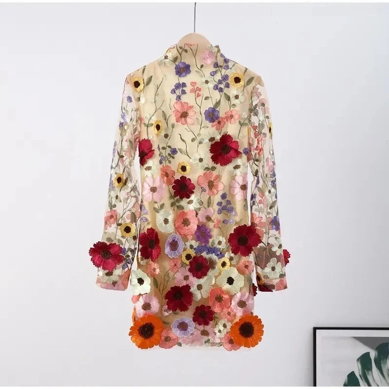 Luisa - Mini-robe brodée de fleurs à manches longues gracieuses