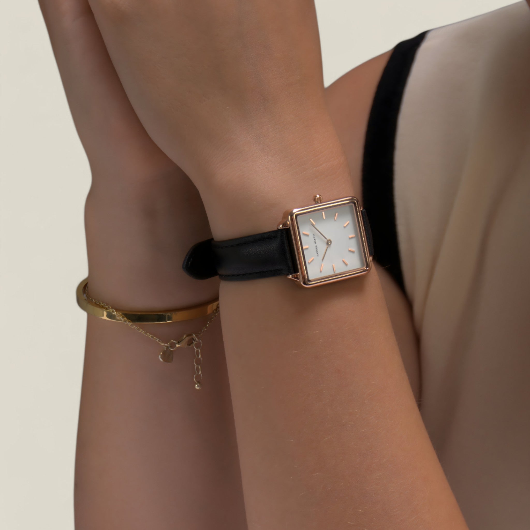 Hannah - Montre carrée élégante avec accents en or rose