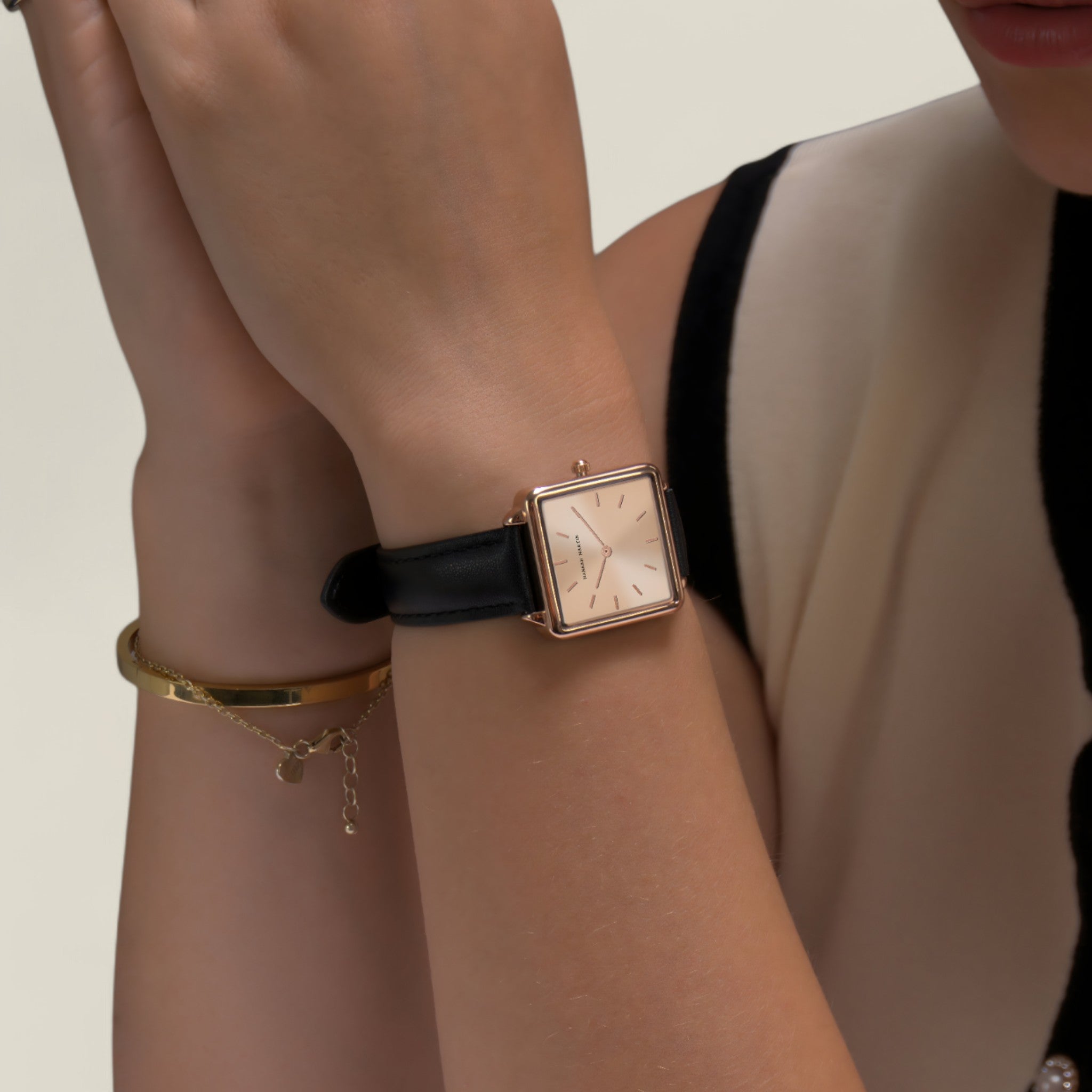 Luna - Montre carrée élégante avec un bracelet étroit