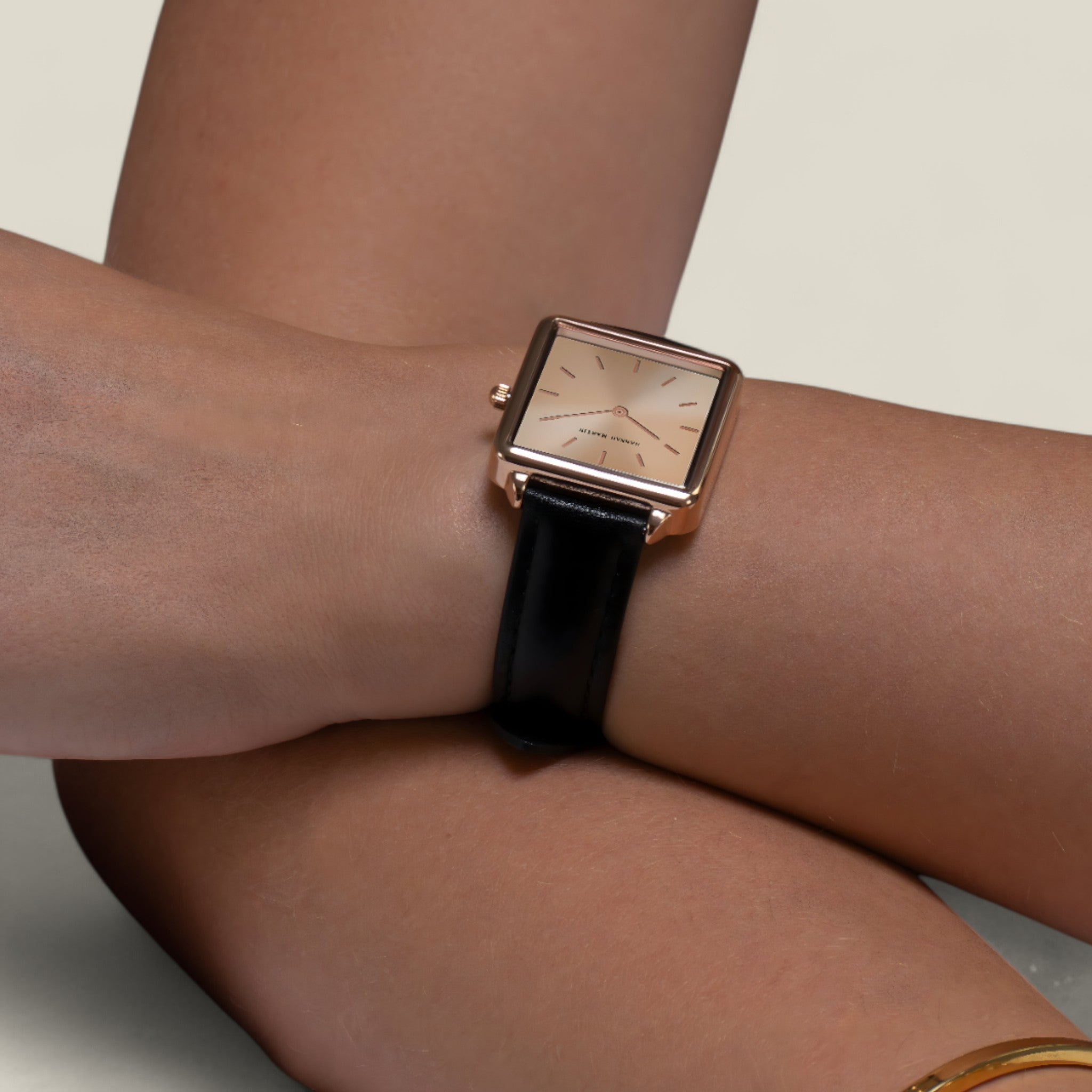 Luna - Montre carrée élégante avec un bracelet étroit