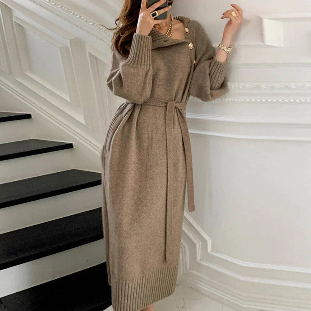 Siri - Robe en tricot à manches longues avec col haut, boutons et ceinture