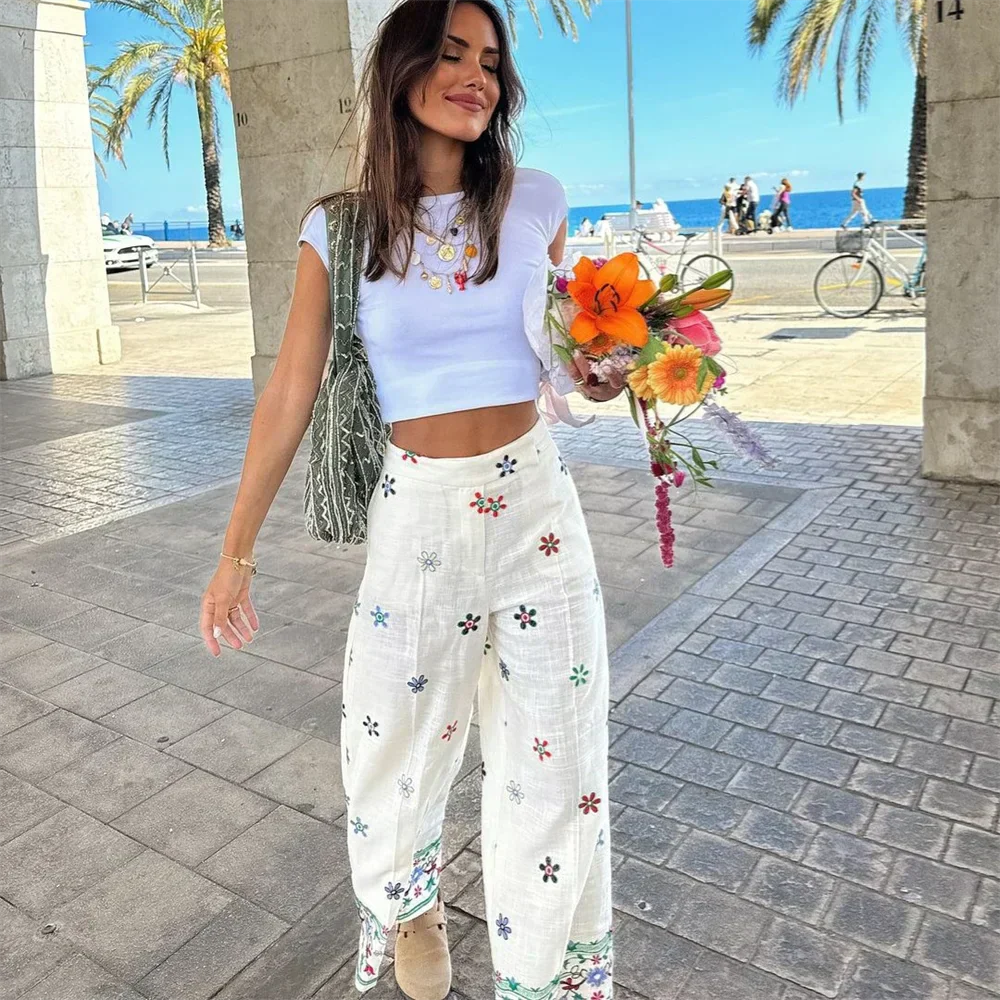 Pantalon droit à broderie florale en coupe décontractée Ruby