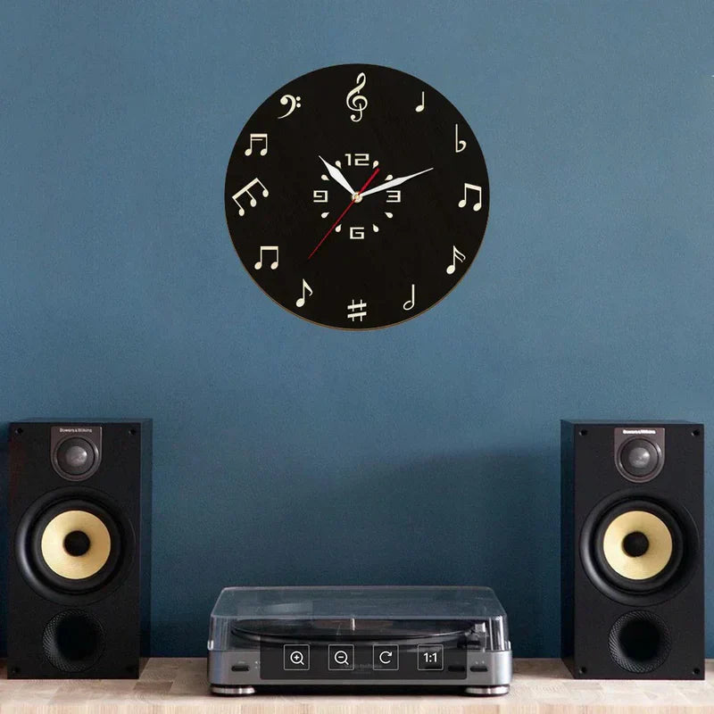 Horloge murale artistique NoteRhythm – Design avec des notes musicales pour intérieurs modernes