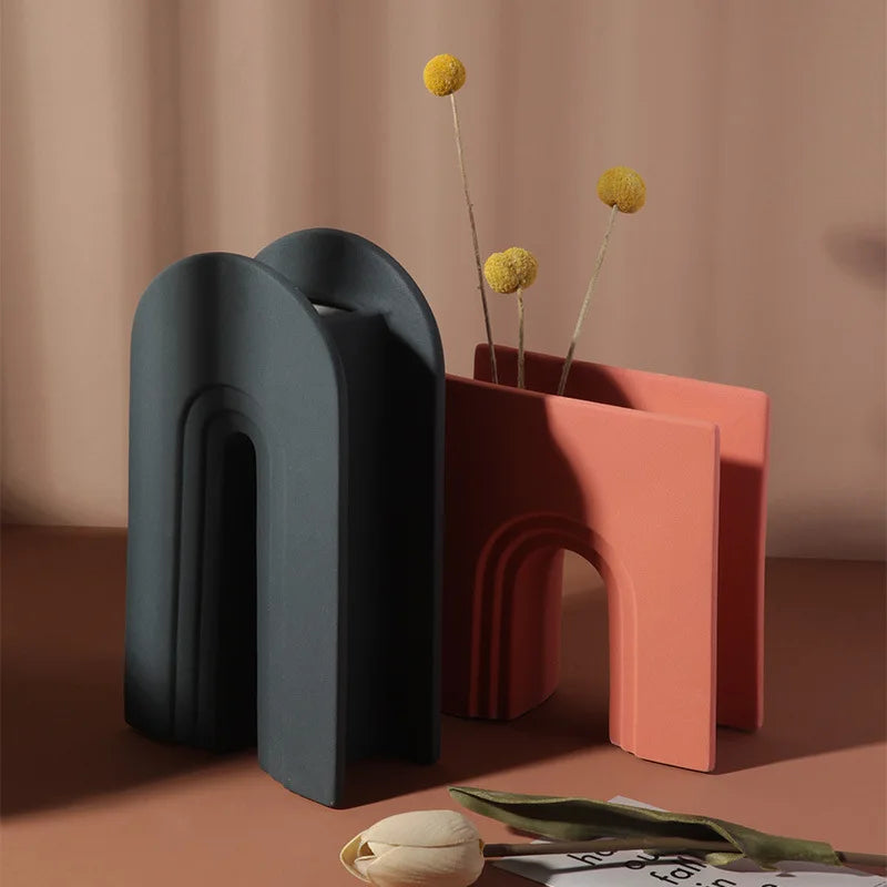 Vase en céramique artisanale GeoSculpt – Design géométrique moderne