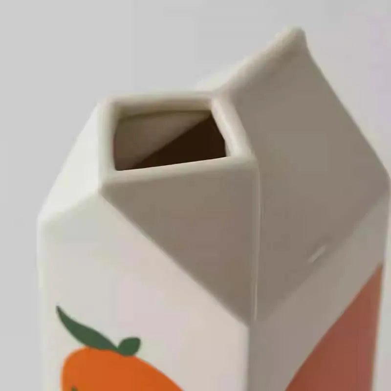 PlayfulBlooms - Vase inspirée de carton de jus d'orange