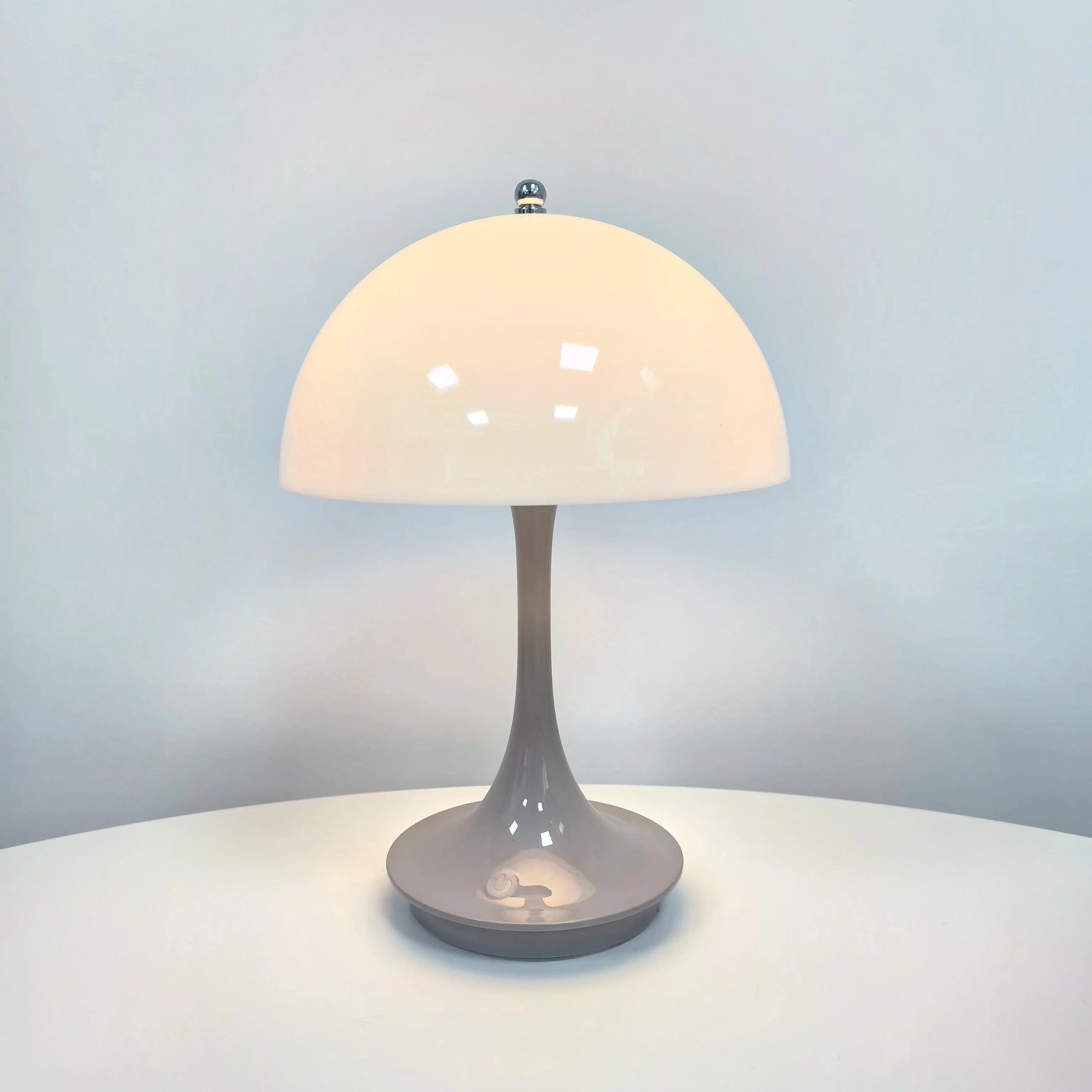 Lampe de table LED élégante d'Ella