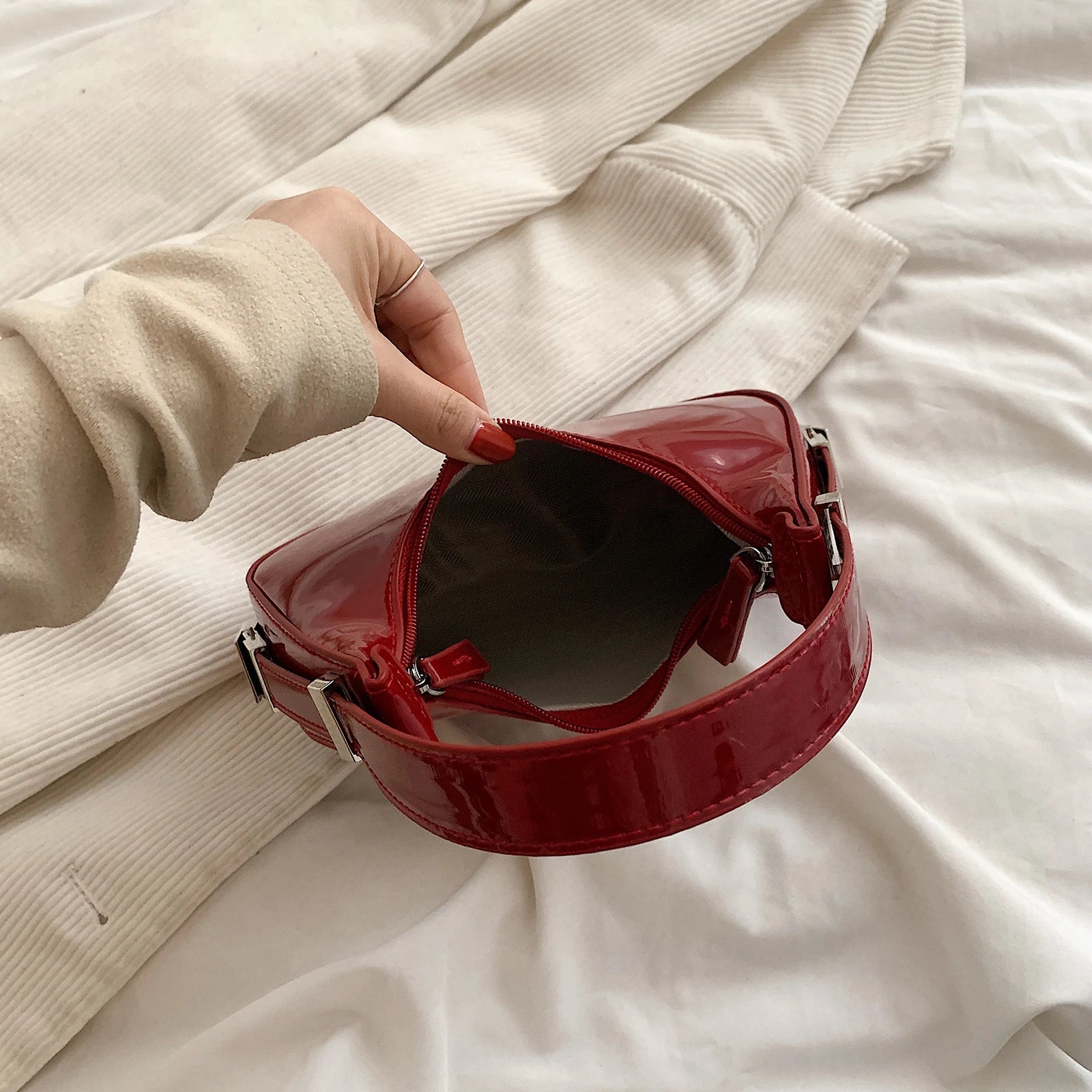 Sac à main élégante en demi-lune Mille pour femmes – Sac à bandoulière chic