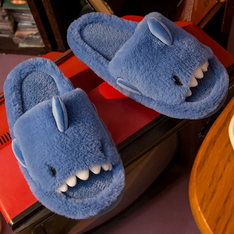 SharkSnug - Chaussons en peluche requin dessin animé pour enfants